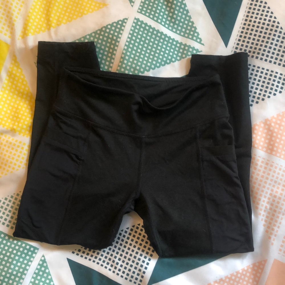 Fabletics 3/4 Black Leggings with Pockets